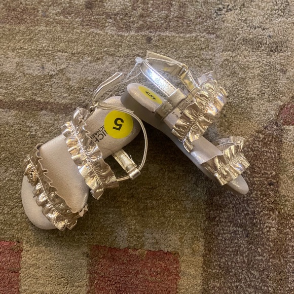 Michael Kors Girls Open Toe Sandals Gold - Picture 7 of 7